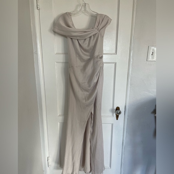 ASOS design bridesmaid satin off the shoulder drape wrap maxi dress in oyster - Picture 4 of 8